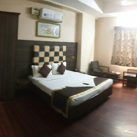 Hotel The Majestic Hyderabad Bagian luar foto